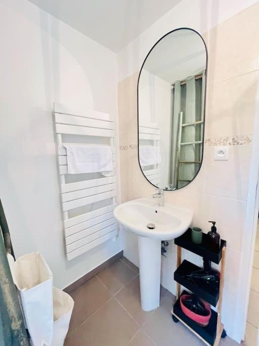 Magnifique Maison De Ville Morestel Екстериор снимка